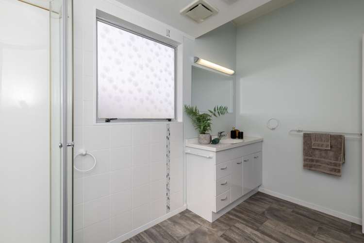 13 The Crescent Raumati South_22