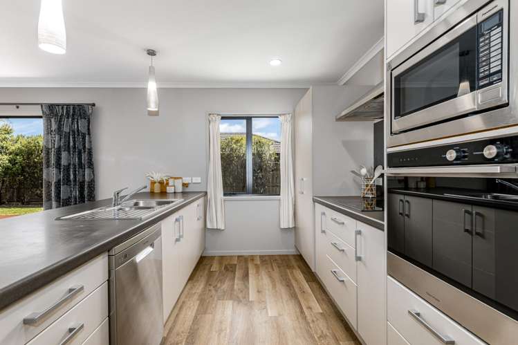 64 Sunstone Crescent Brown Owl_4