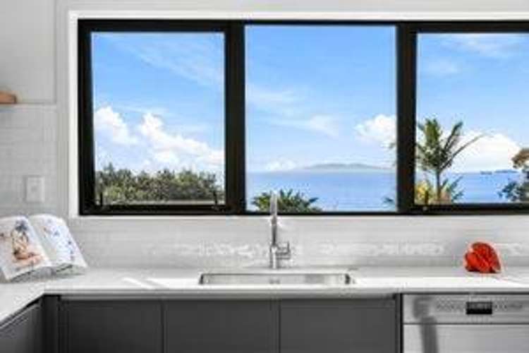 2/14 Clifton Road Waiake_6