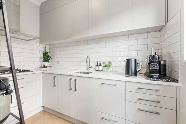 89e William Bayes Place Red Beach_4