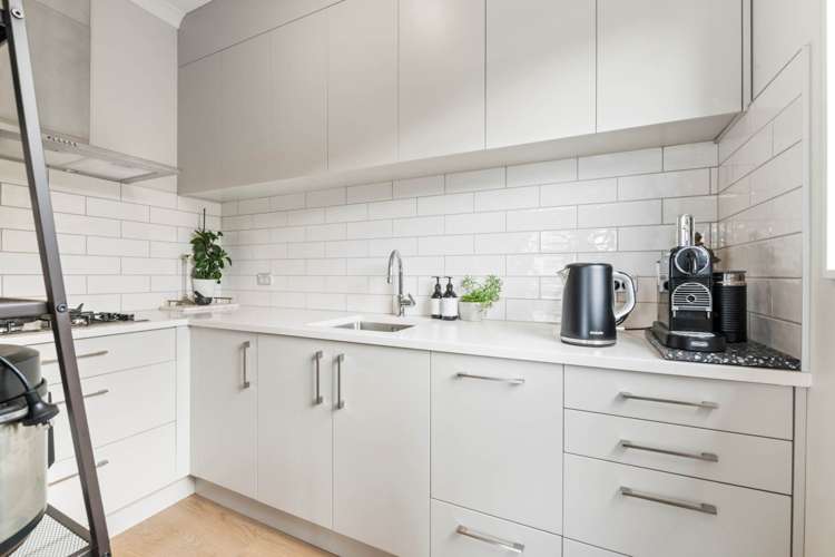 89e William Bayes Place Red Beach_4