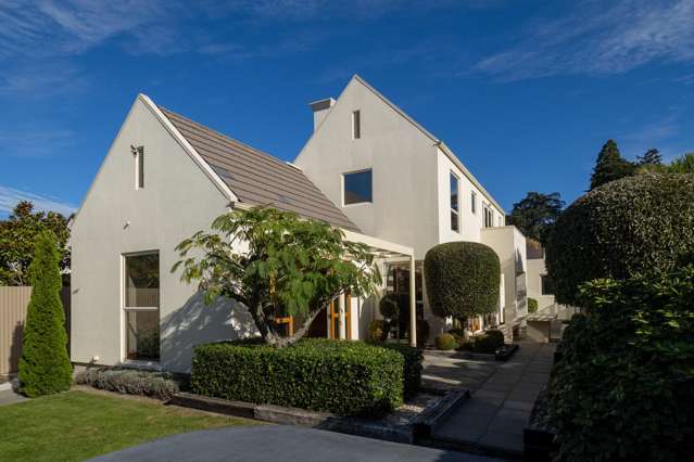 Prestigious Walnut Avenue