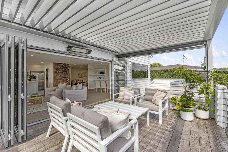 17 Mayfair Crescent Mairangi Bay_12