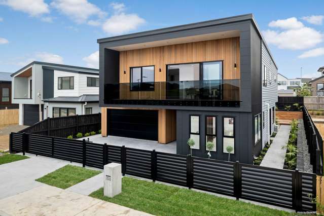 Luxurious Coastal Living in Orewa