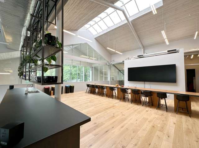 DOUBLE HEIGHT PREMIUM WOKPLACE