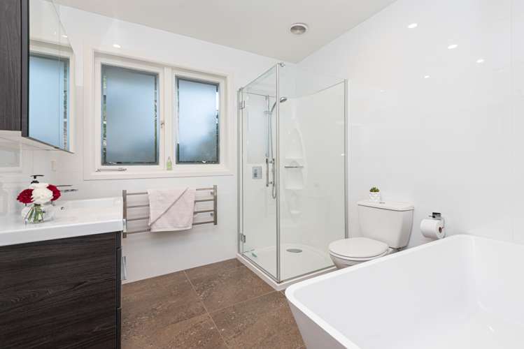 10 Glenfern Road Mellons Bay_16