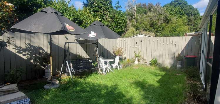 2/2 Thorn Place Papatoetoe_12