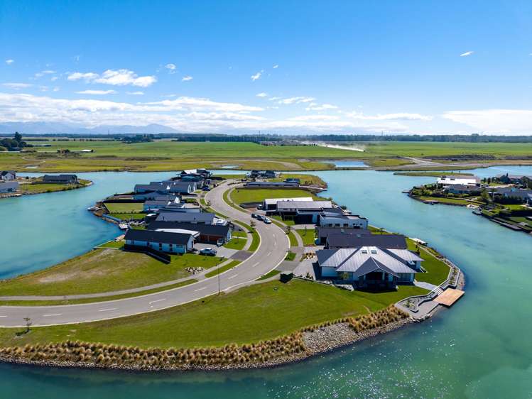 27 Bridgewater Quay Lake Hood_4