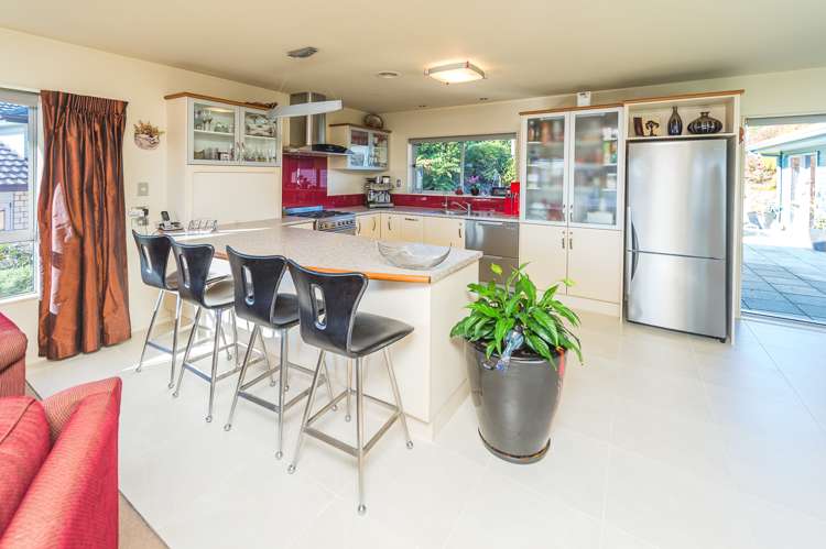 16 Lithgow Drive Otamatea_8