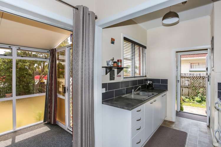 2/101a Clevedon Road Papakura_4