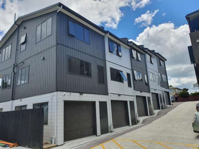 Modern 3 Bedroom Home in a Fantastic Location!