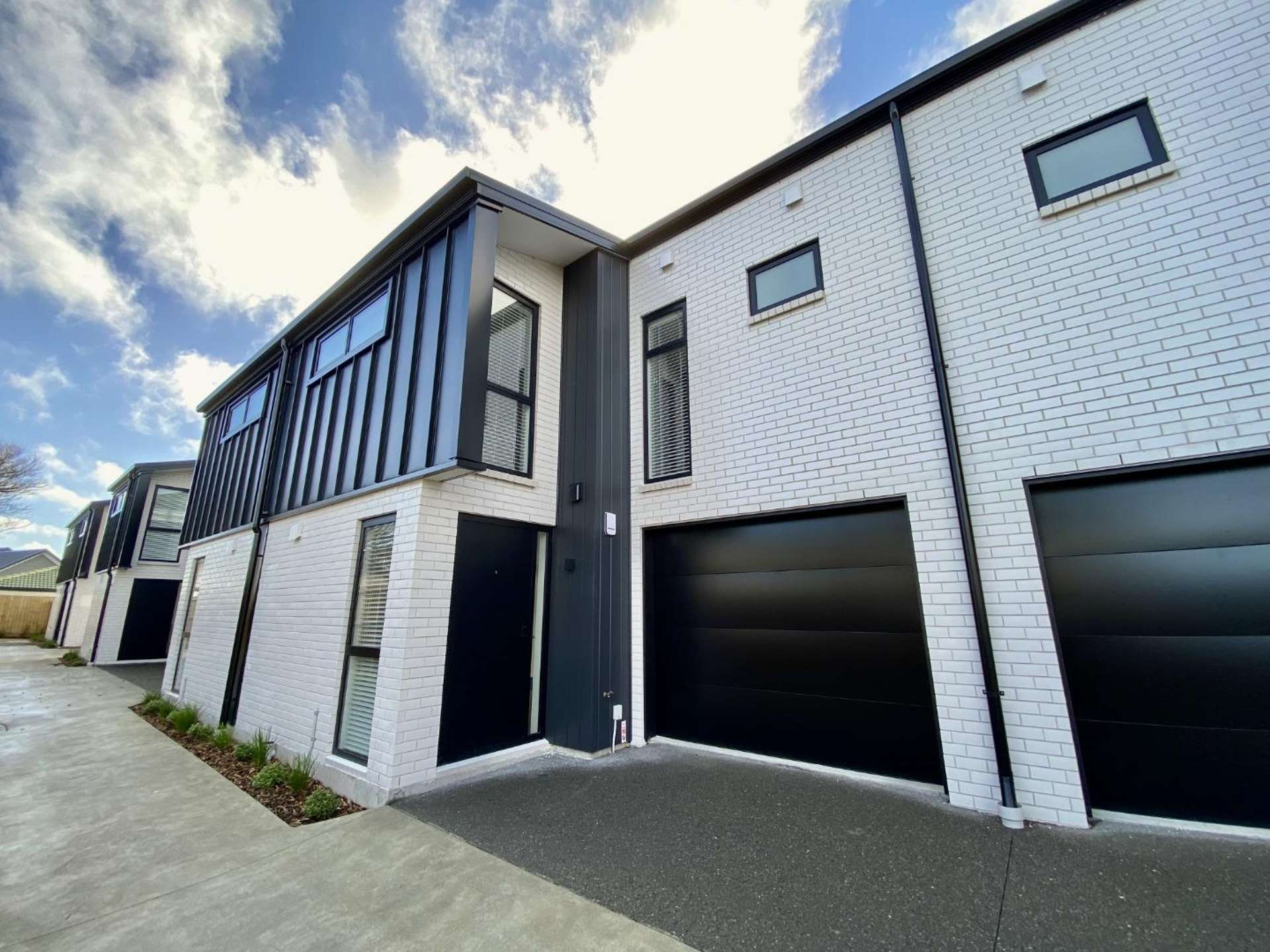 2/9 Wychbury Street 10222_0
