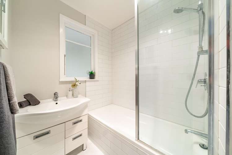 5 John Street Stokes Valley_18