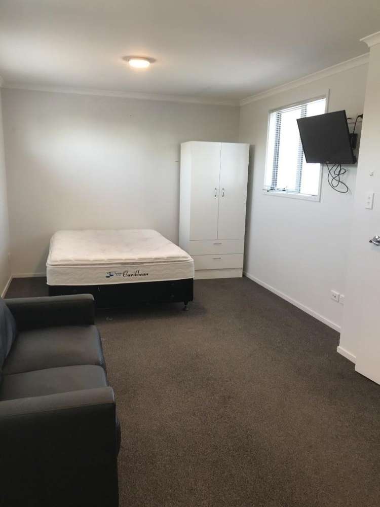 3/167 Knighton Road Hillcrest_3