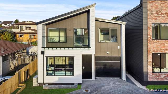 Stylish Family Living With Sea Glimpses - Act Fast