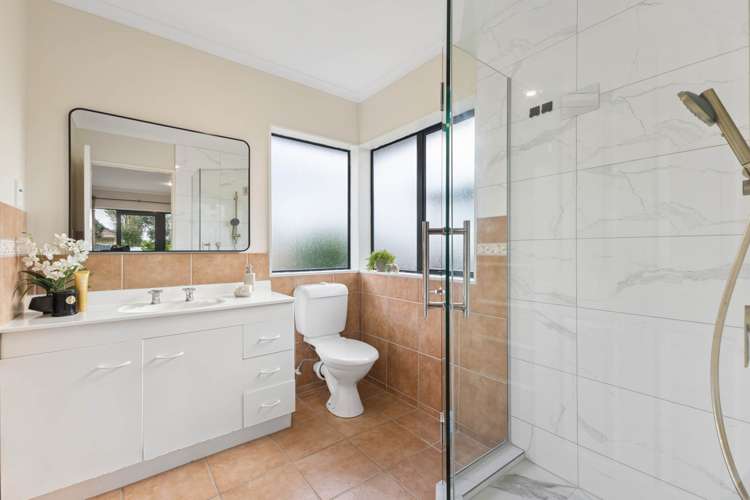 22 Castlehill Court Wattle Downs_15