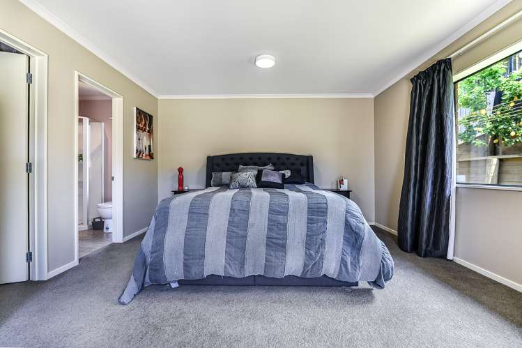 90 Farnborough Drive Grandview Heights_16