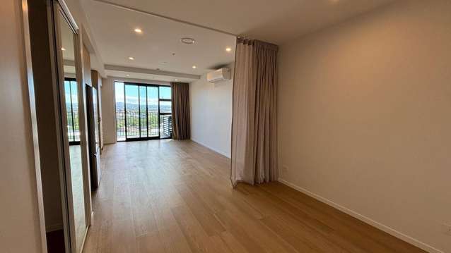 Gorgeous Level 8 West-facing apartment
