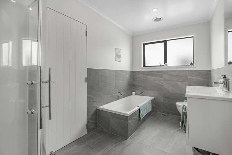 19 Latimer Way Petone_13