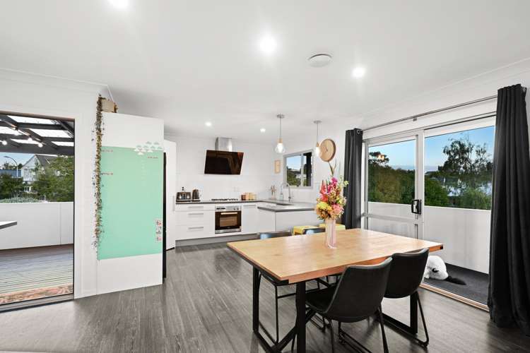 22 Gilbass Avenue Hamilton Lake_12