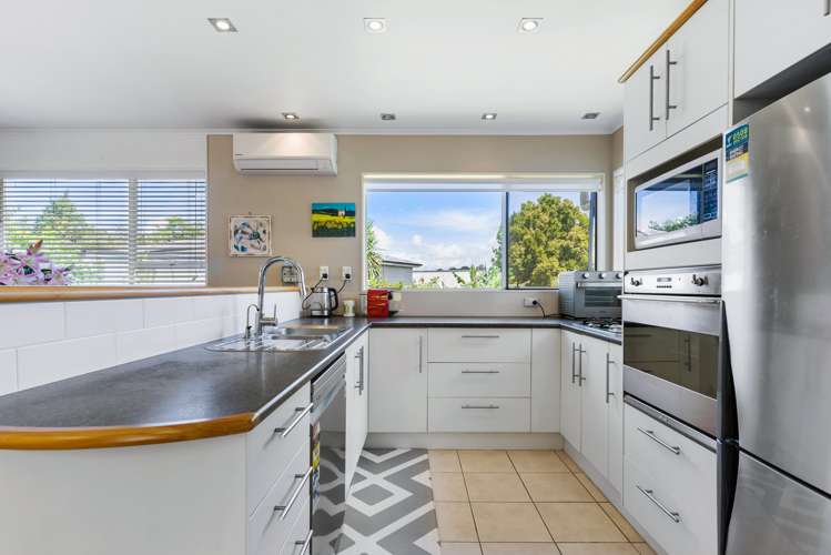 3a Leiden Place Totara Vale_7