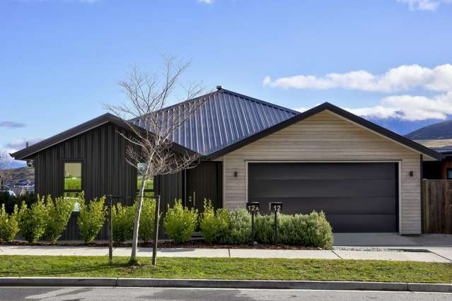 Spacious Home and Income – Vacant and Ready