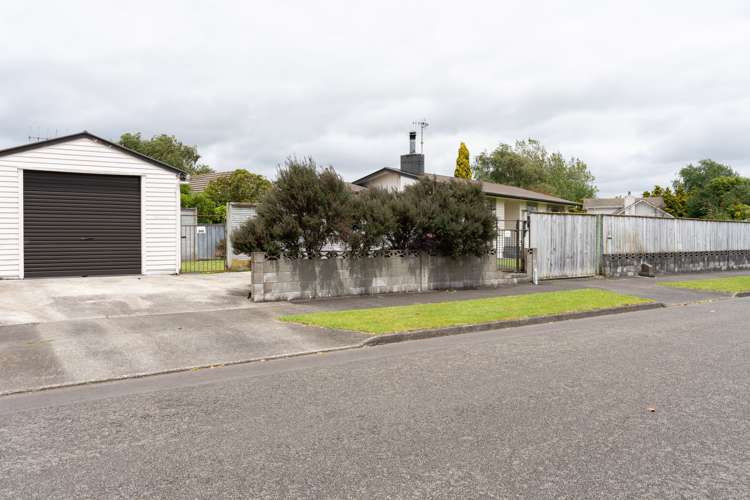 2 Croxley Place Terrace End_16