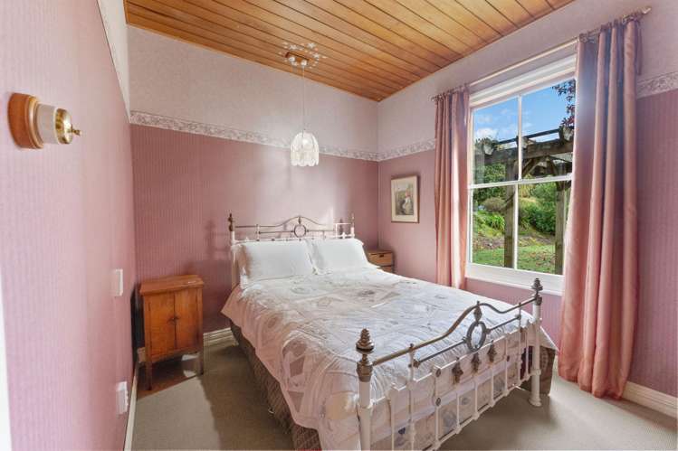 121 Pretty Bridge Valley Road Wakefield_16