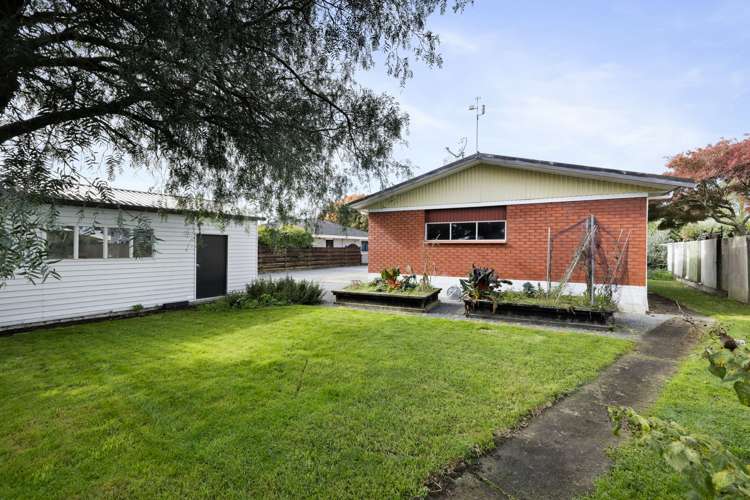 15 Sheridan Crescent Leamington_19