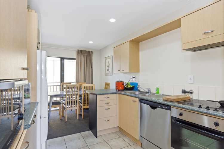 2/346 Oceanbeach Road Mount Maunganui_7