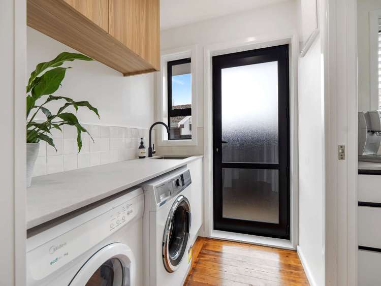 53 Woodbury Street Russley_11