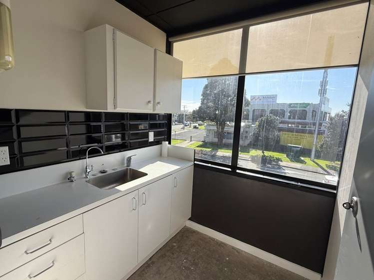 3053 Great North Road New Lynn_4