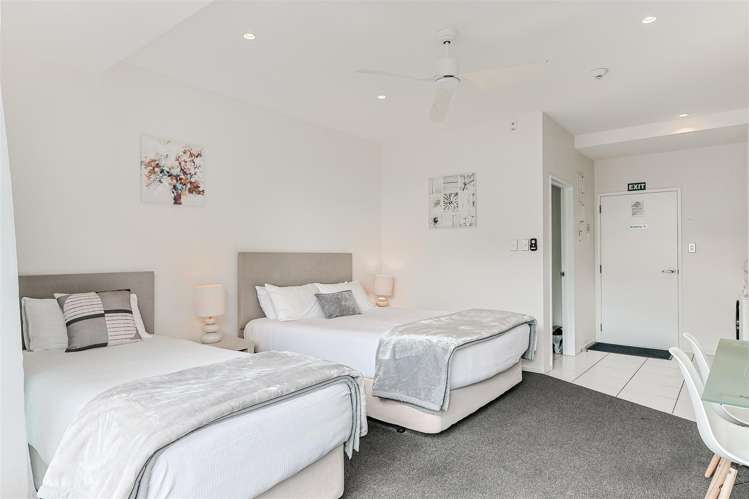 5,7 and 8/27 Marine Parade Carters Beach_15