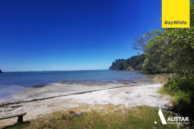 Spacious Laingholm Home Surrounded by Native Bush with Beach Access