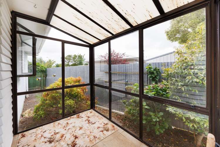 8 Somerset Crescent Highbury_14