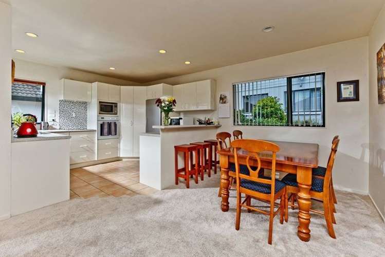 2/14 Greenridge Court Glenfield_5