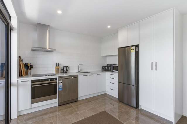 2/15 Chivalry Road Glenfield_3