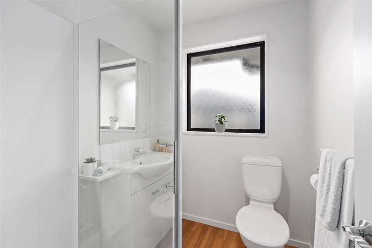 8 Cris Lodge Courts Hornby_6