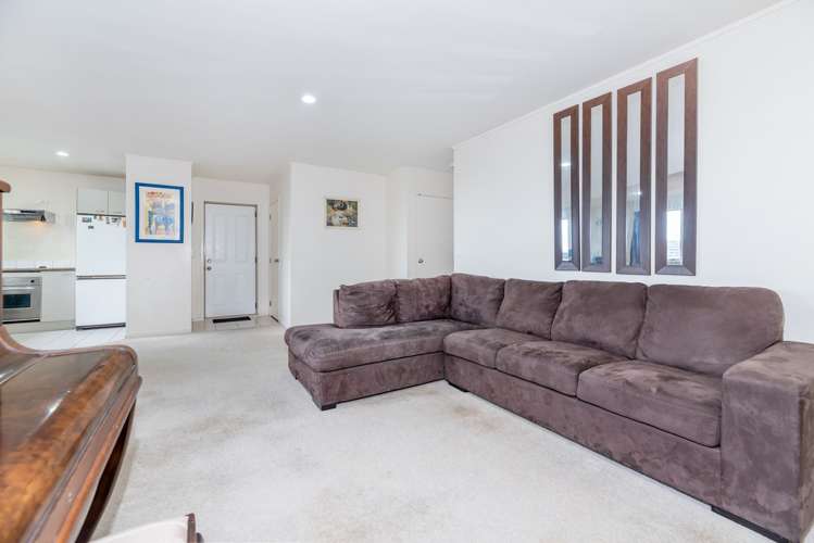 6 Dovey Place Massey_11