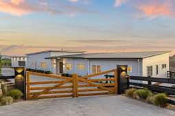 LAVISH LIVING WITH EXPANSIVE VIEWS - PREMIUM Q...