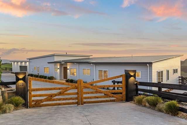 LAVISH LIVING WITH EXPANSIVE VIEWS - PREMIUM Q...