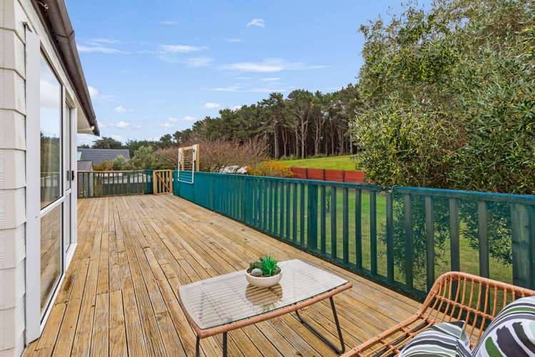 9 Cousins Avenue East Foxton Beach_21