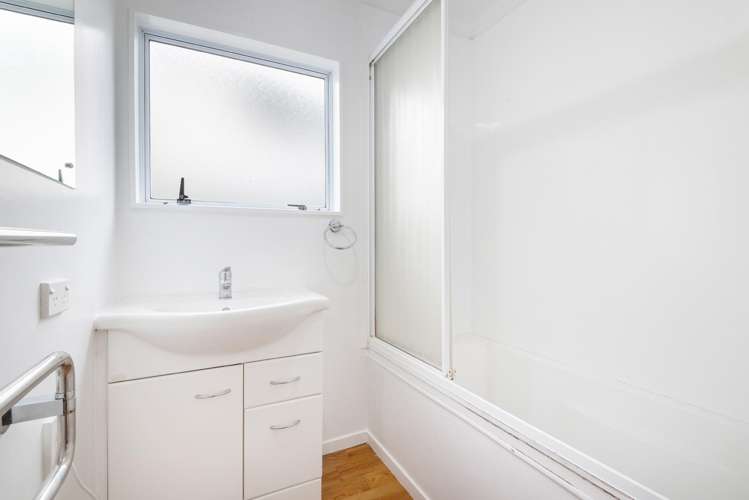 2/7 Taurus Crescent Beach Haven_12