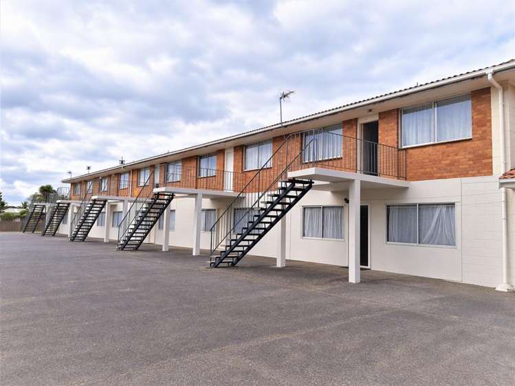 2/90 Kenderdine Road 10695_8