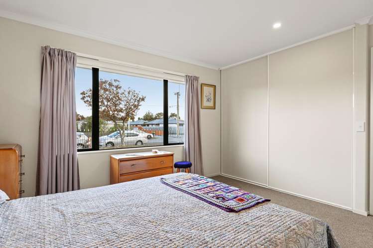 241 Breezes Road Aranui_9