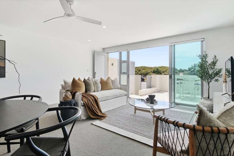 2/135 Marine Parade Mount Maunganui_7