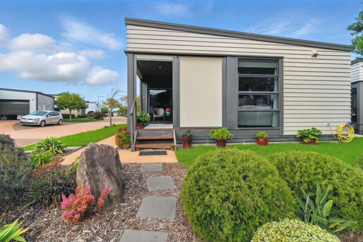 602/61 Golden Sands Drive_2