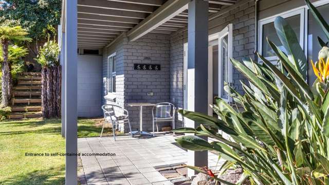 Fully Furnished, Self-Contained Studio on Lake Terrace