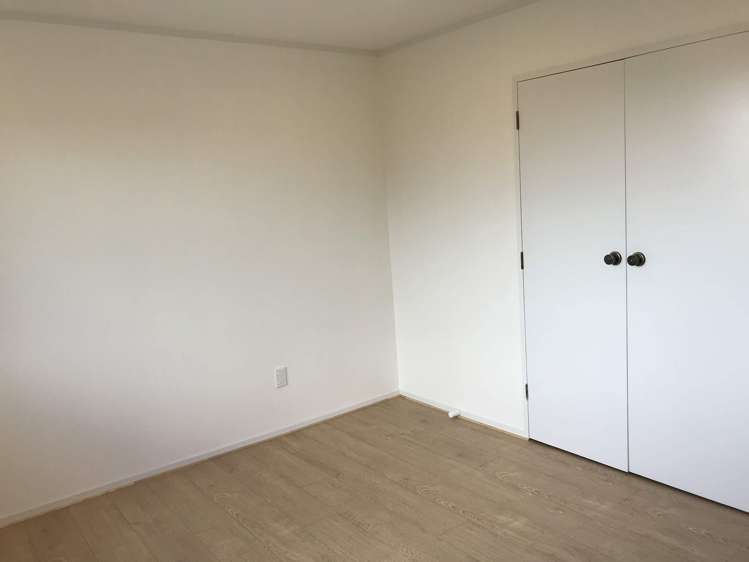 2/84a Captain Scott Road Glen Eden_12