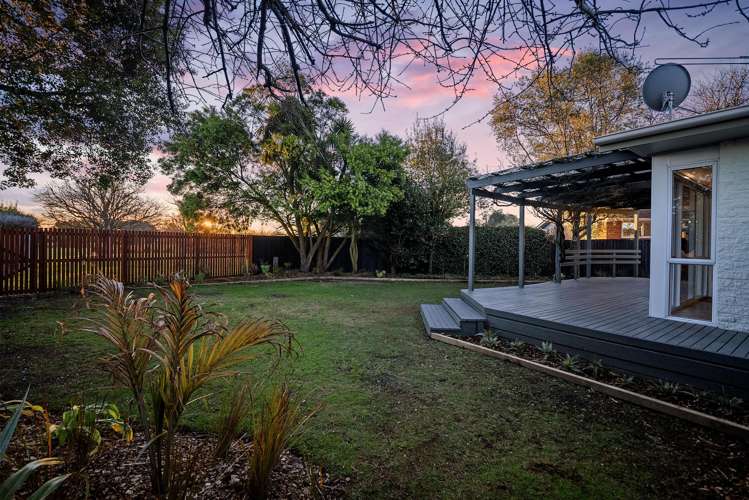 15 Denniston Crescent Redwood_1